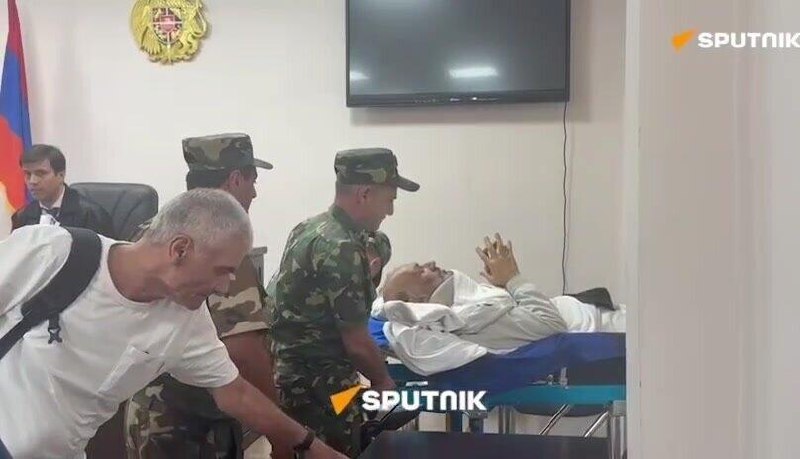 Ermənistanda sabiq nazir məhkəmədən xərəkdə çıxarıldı – VİDEO Ermənistanda sabiq nazir məhkəmədən xərəkdə çıxarıldı – VİDEO