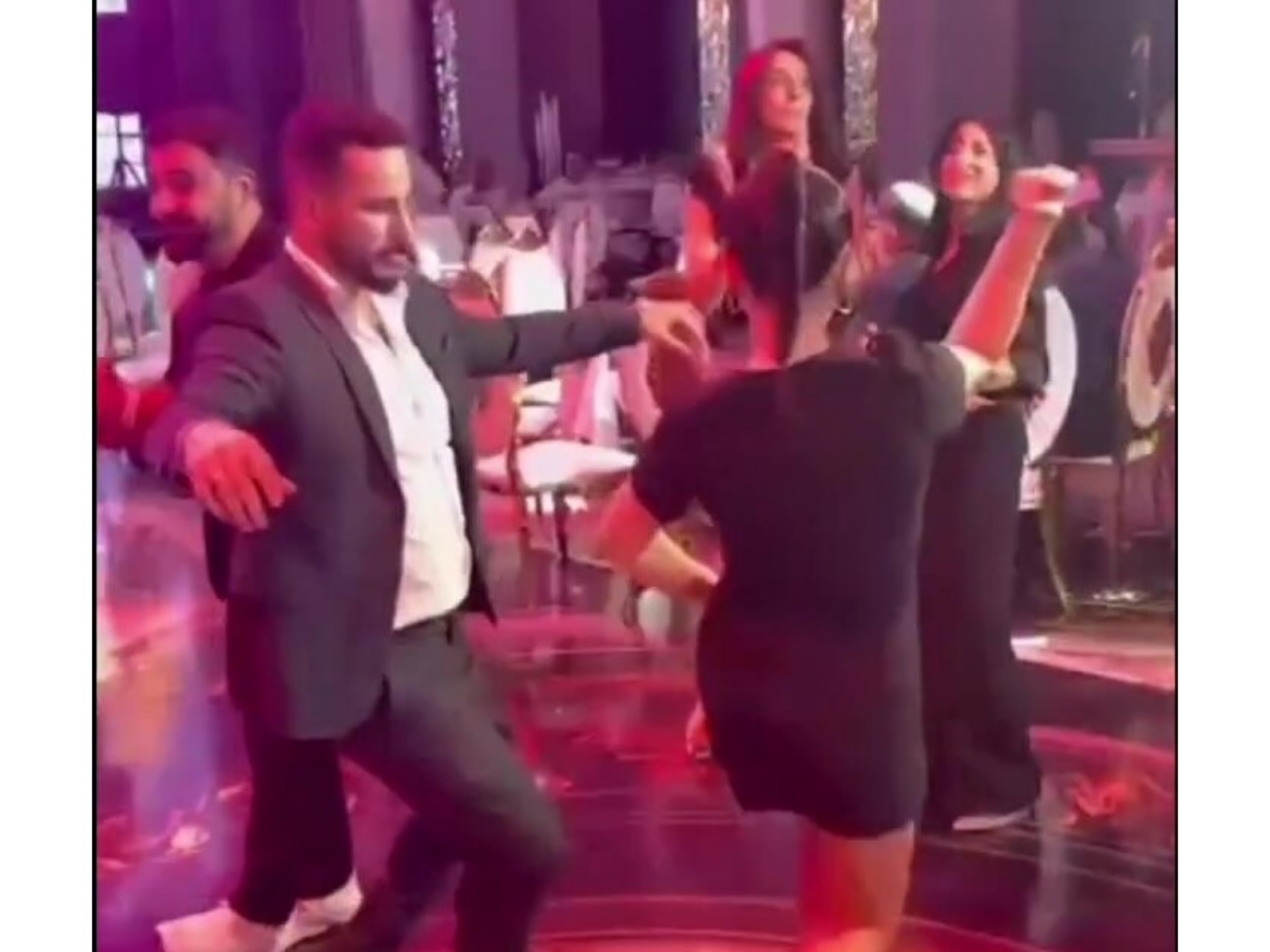 &ldquo;Komedixana&rdquo; aktyorlarının rəqsi gündəm oldu &ndash; (Video)