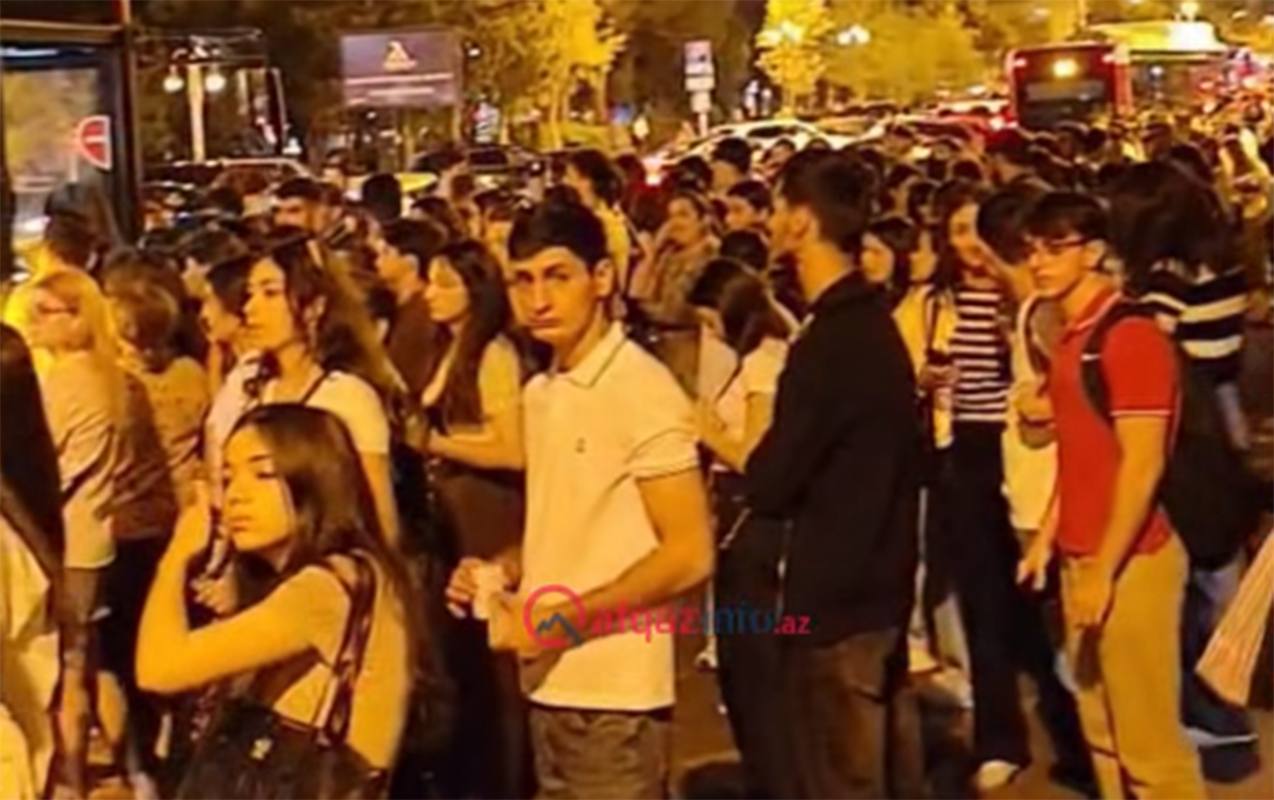 &ldquo;Elmlər&rdquo;də avtobuslar gecikir - İynə atsan yerə düşməz &ndash; VİDEO