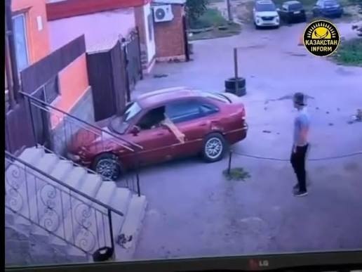 Pişik avtomobili qaçıraraq divara çırpdı &ndash; ANBAAN VİDEO