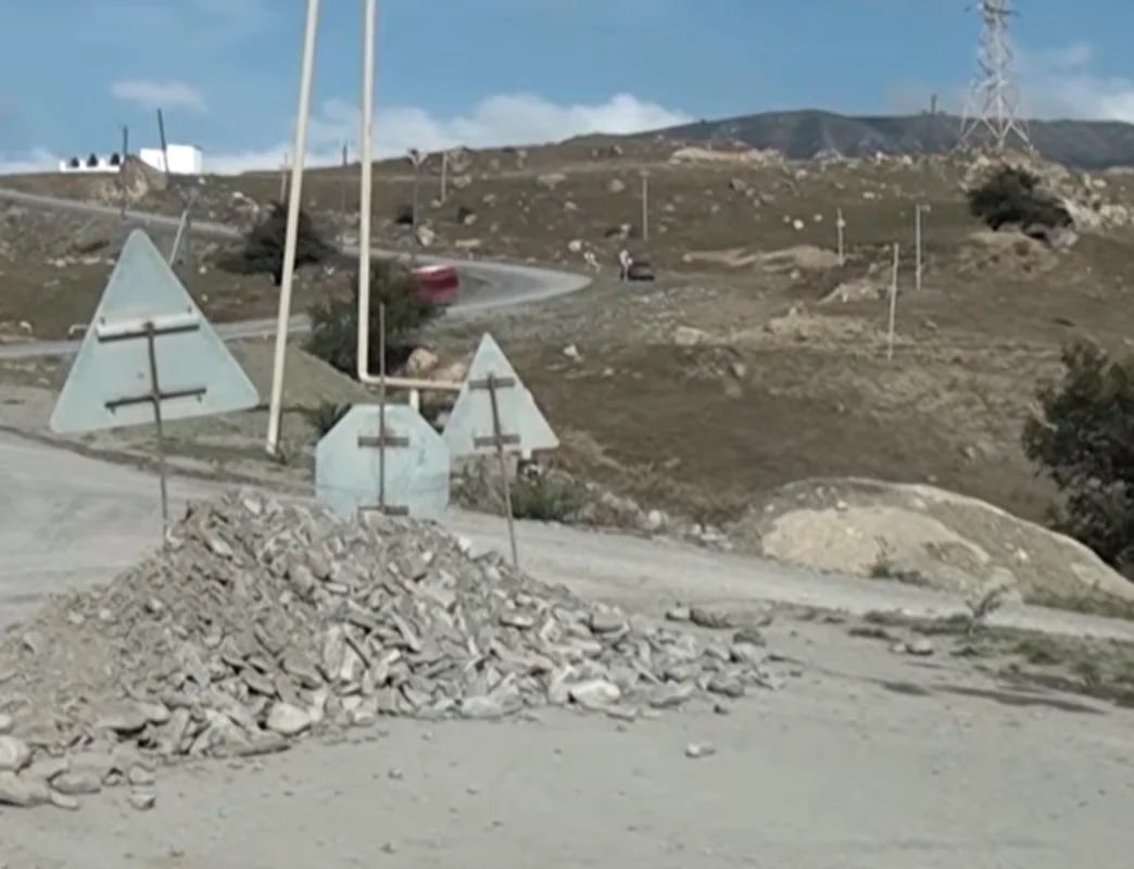 Quba-Qonaqkənd yolunda torpaq sürüşdü &ndash; VİDEO