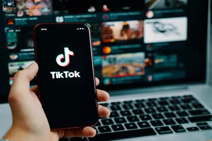 Canlı yayımda söyüş söyən tiktoker SAXLANILDI Canlı yayımda söyüş söyən tiktoker SAXLANILDI