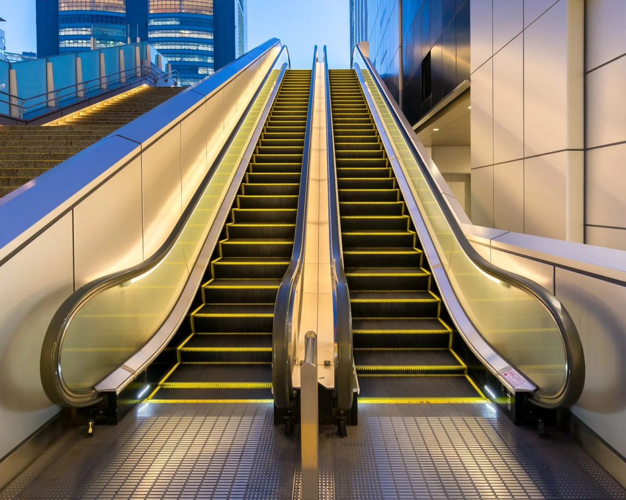 Bakıda lift və eskalatorlarun təmirinə başlanılır - 1,3 milyon ayrıldı