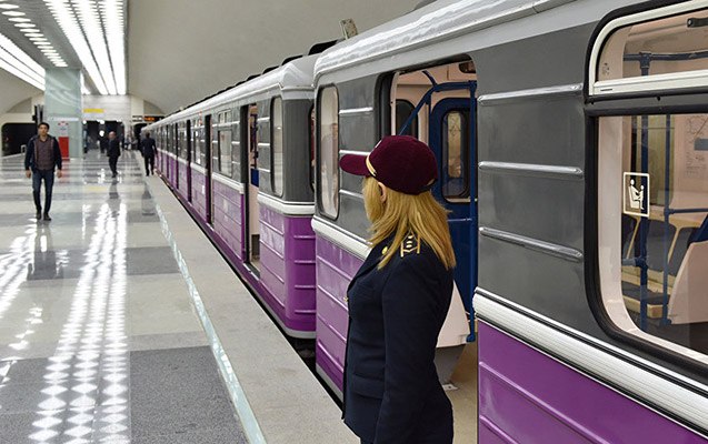 Metronun 3 stansiyasında iş saatı uzadılır Metronun 3 stansiyasında iş saatı uzadılır