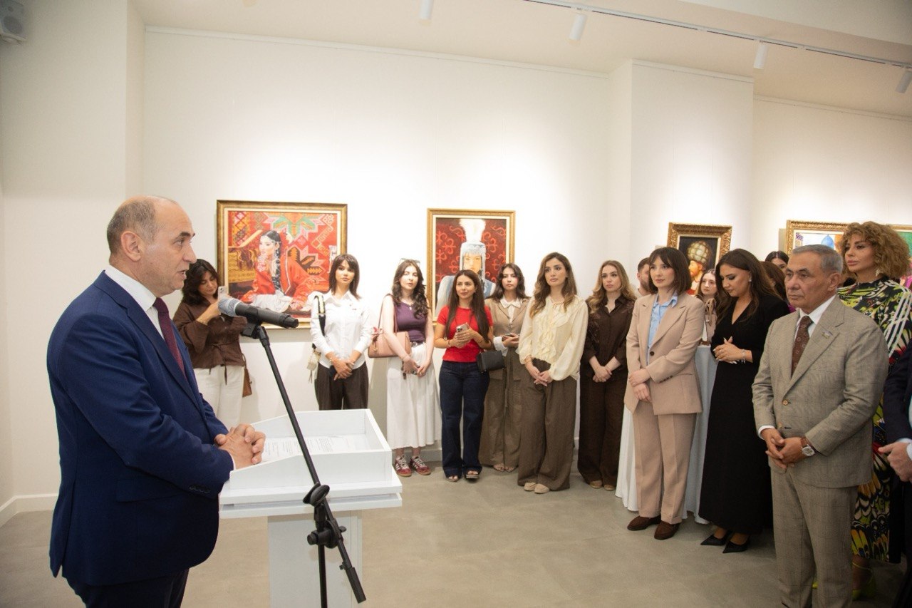 Bakıda &ldquo;Birgə Rənglənən Tarix&rdquo; adlı sərgi açılıb &ndash; FOTO