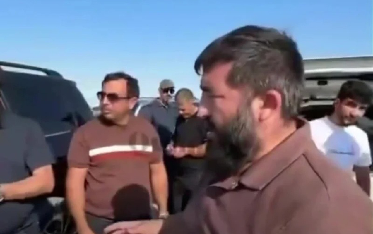 Azərbaycanlılar Aktaudakı xilasedicilərə isti yemək və su paylayıb &ndash; VİDEO