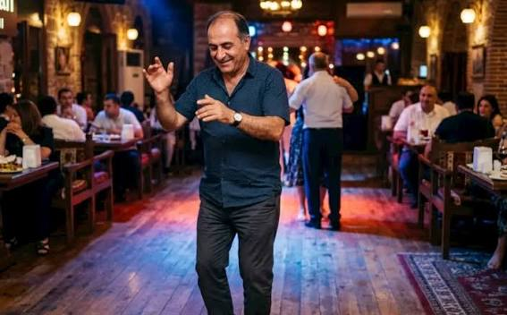 Mahnı sifarişi üstündə dava: Müştəri bıçaqlandı