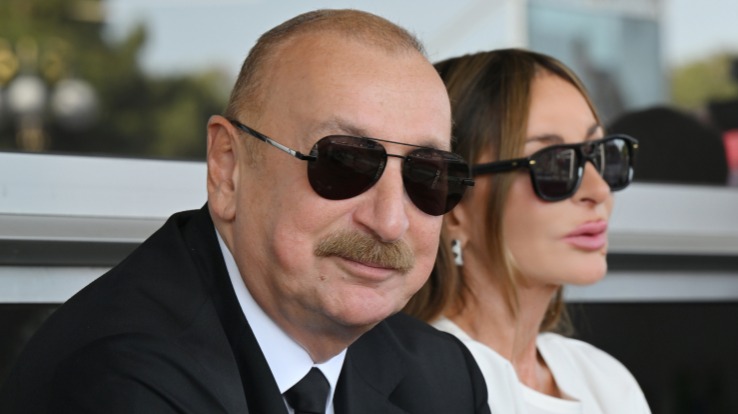 Prezident və ailəsinin Formula 1 görüntüləri - VİDEOÇARX Prezident və ailəsinin Formula 1 görüntüləri - VİDEOÇARX