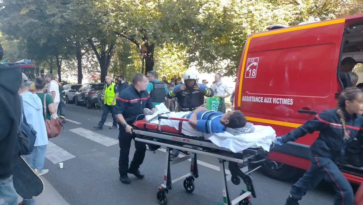 Fransada insident: Sürücü avtomobili kütlənin üzərinə sürdü