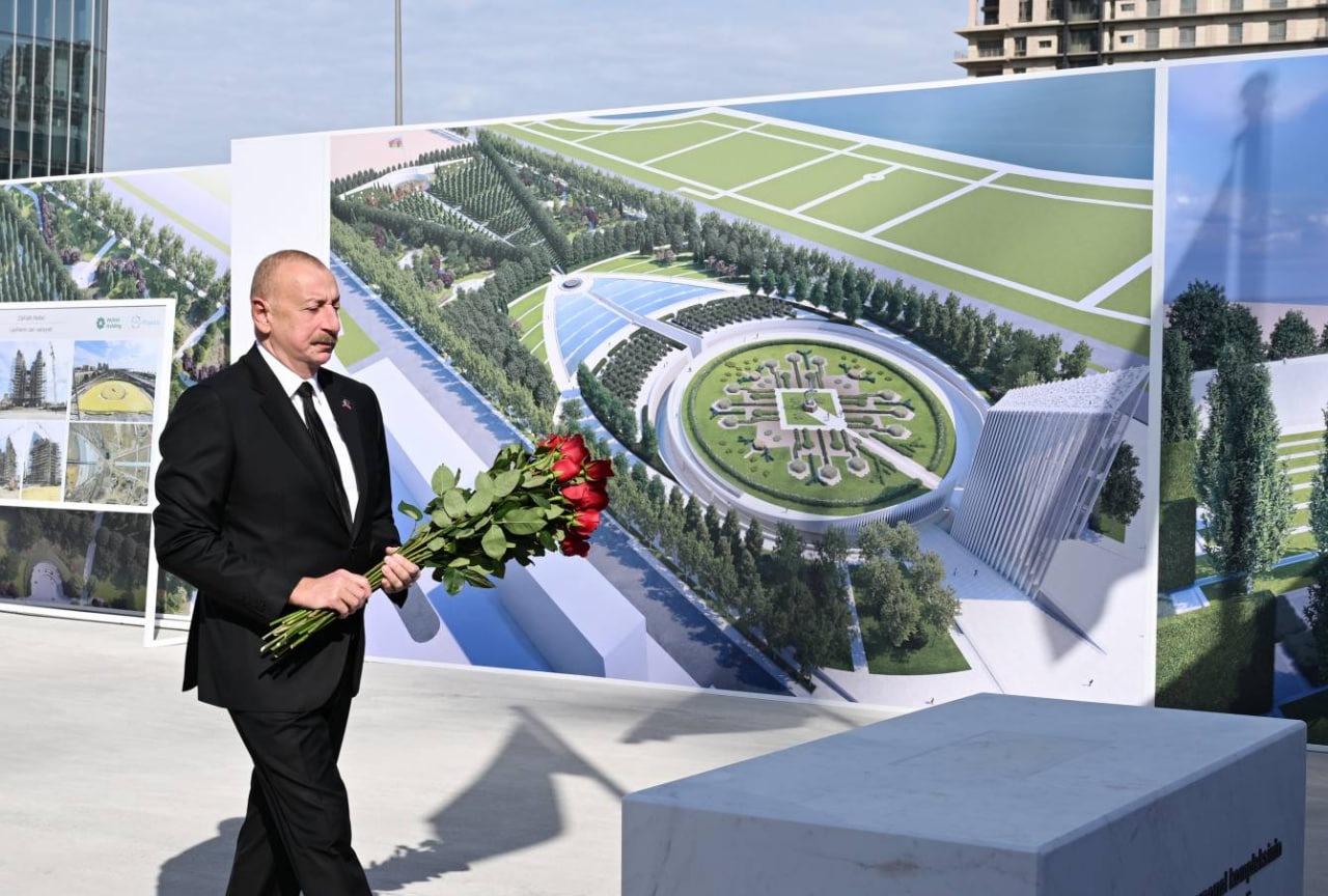 İlham Əliyev Bakıdakı Zəfər parkında şəhidlərin xatirəsini ehtiramla yad etdi