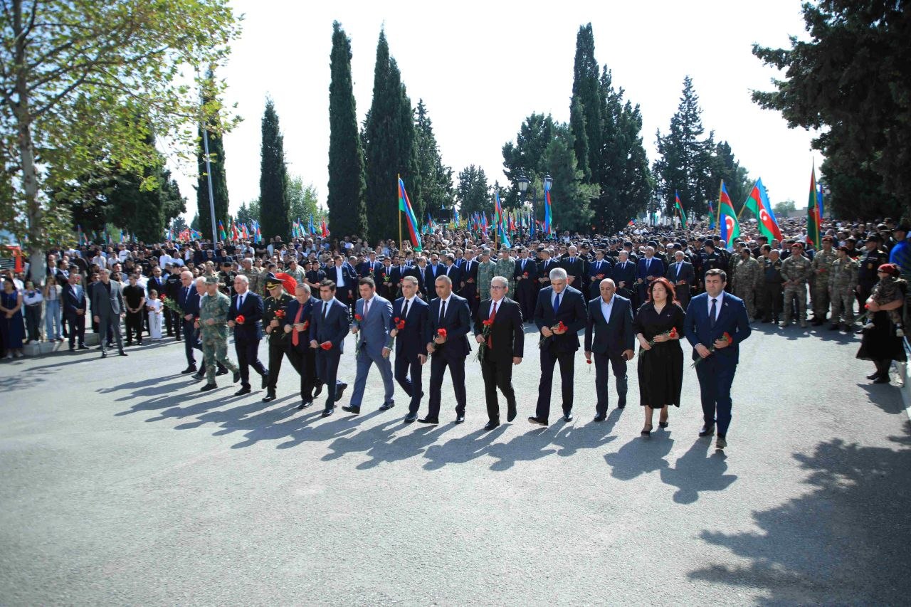 Gəncədə Anım Günü ilə bağlı ümumşəhər tədbiri keçirildi - FOTO Gəncədə Anım Günü ilə bağlı ümumşəhər tədbiri keçirildi - FOTO
