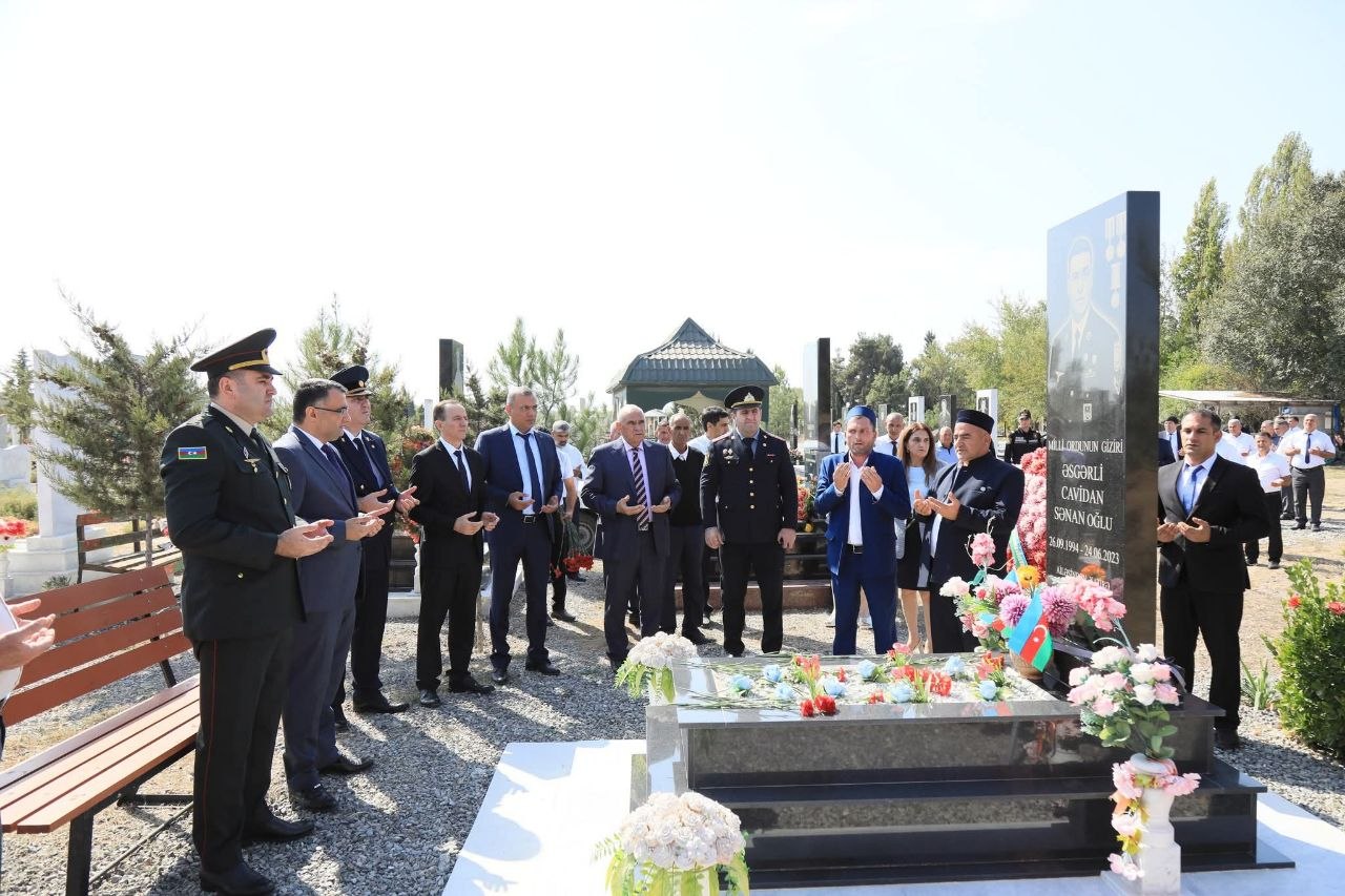 Zərdabda şəhidlərin məzarları ziyarət edildi - FOTO