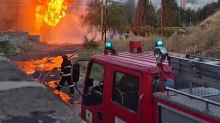 İrəvanda yarımstansiyada güclü yanğın: 2 nəfər zəhərləndi - VİDEO İrəvanda yarımstansiyada güclü yanğın: 2 nəfər zəhərləndi - VİDEO