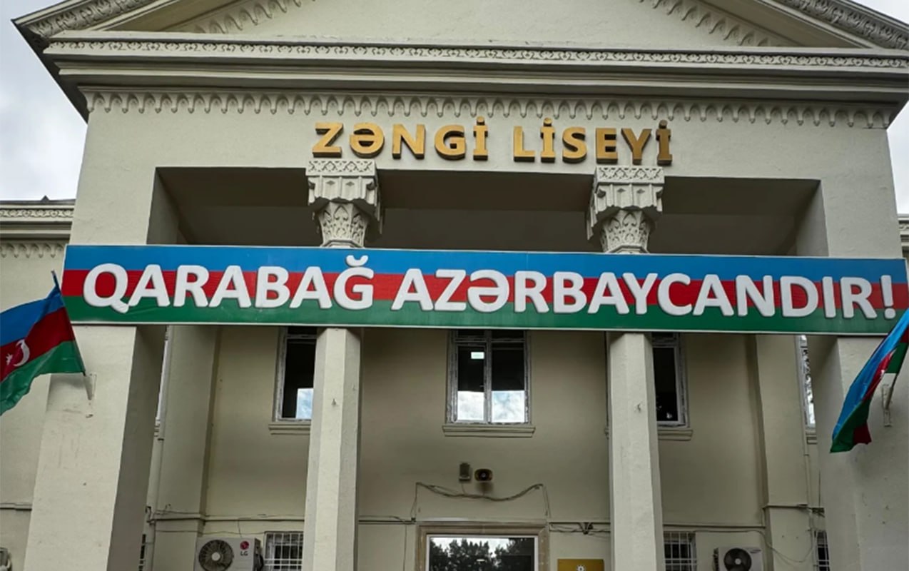 Liseyin yaxınlığında ağac yandı, məktəbdə işıq söndü