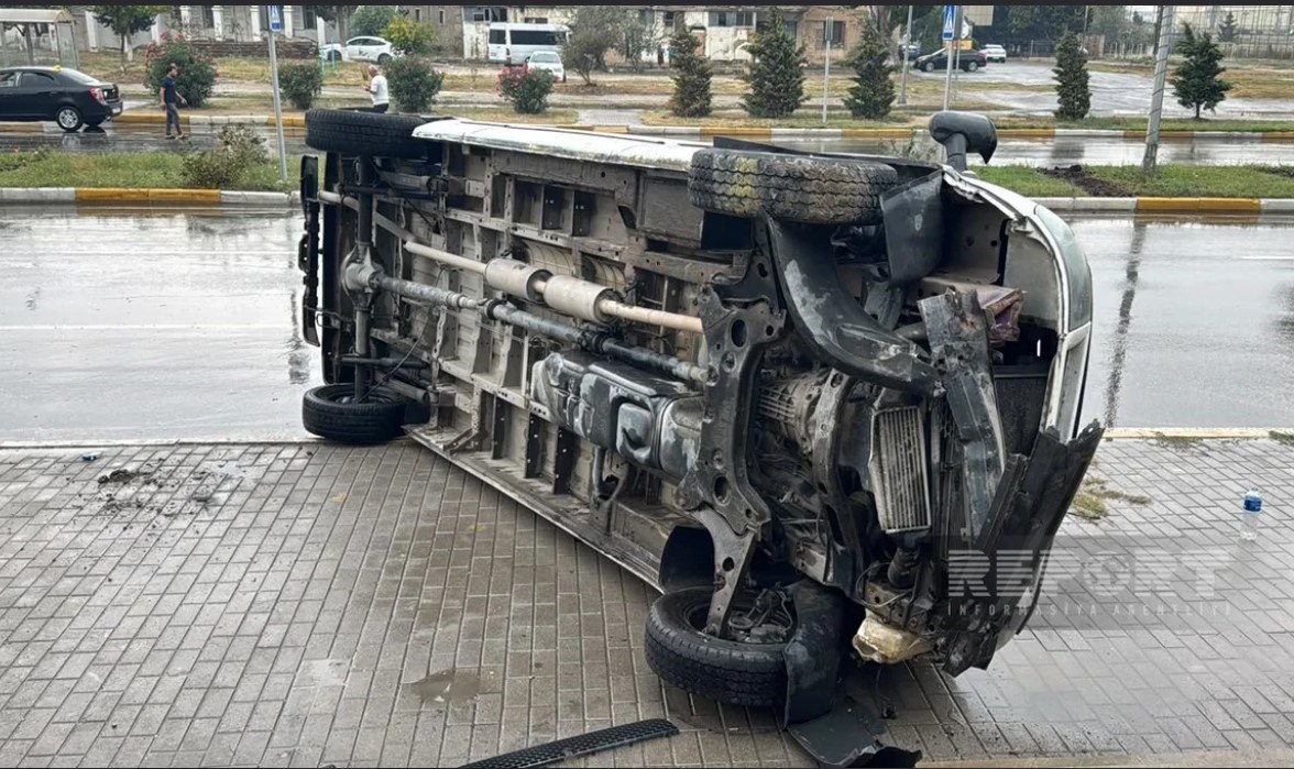 Sumqayıtda &ldquo;BYD&rdquo; ilə toqquşan &ldquo;Ford&rdquo; aşdı &ndash; FOTO