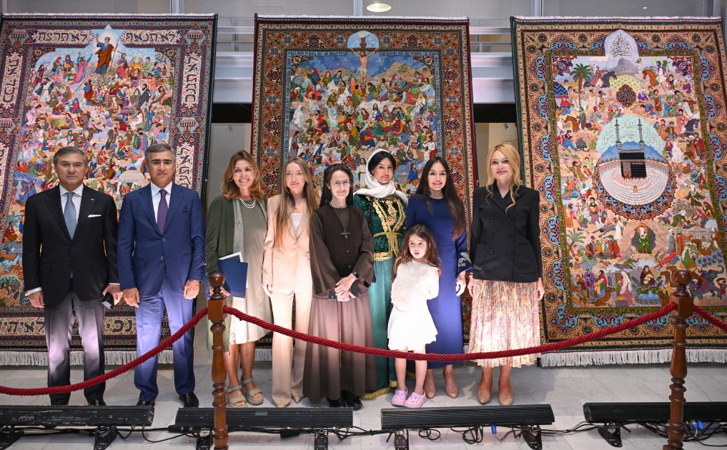 Leyla Əliyeva Müqəddəs Taxt-Tacda Azərbaycan xalçaları sərgisinin açılışında - FOTO