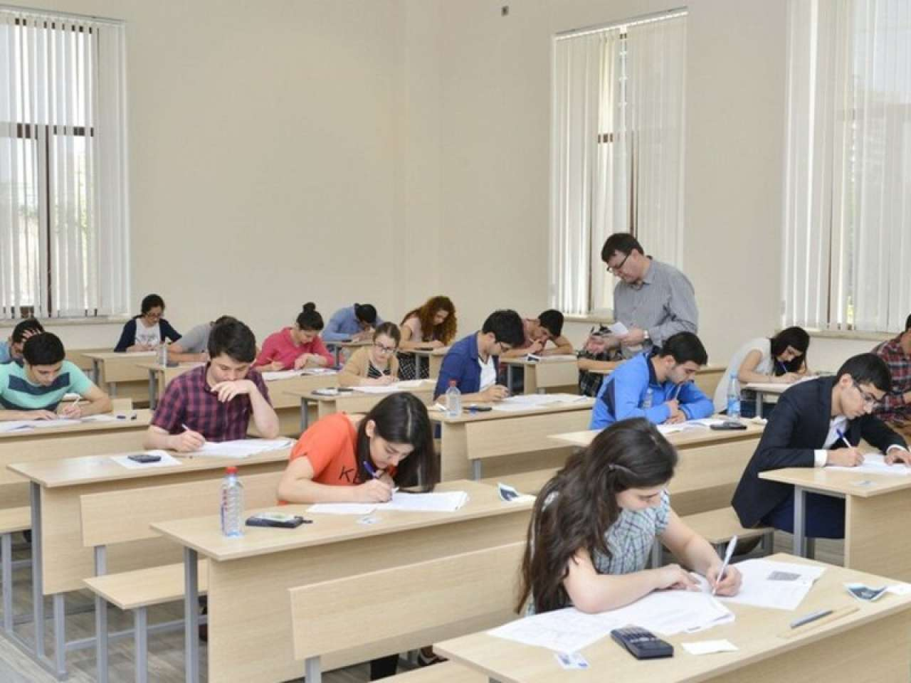 Boş qalan yerlər çoxalır, kolleclər bağlana bilər? - AÇIQLAMA