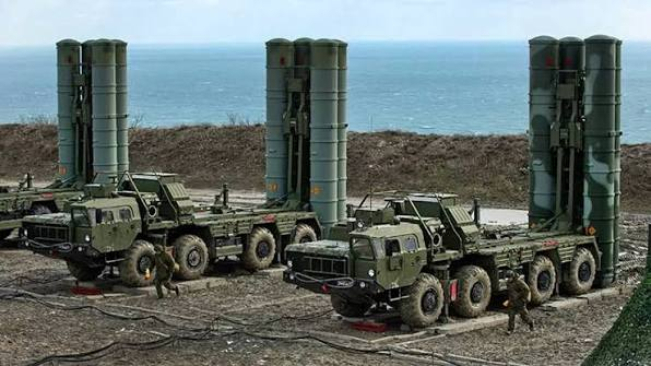 Kreml S-400 raket sistemlərinin Türkiyədən dost ölkəyə ötürülməsinə İCAZƏ VERDİ Kreml S-400 raket sistemlərinin Türkiyədən dost ölkəyə ötürülməsinə İCAZƏ VERDİ