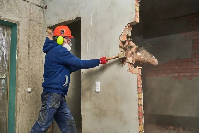 Mənzilinin divarlarını, balkonları söküb otağa birləşdirənlərə XƏBƏRDARLIQ
