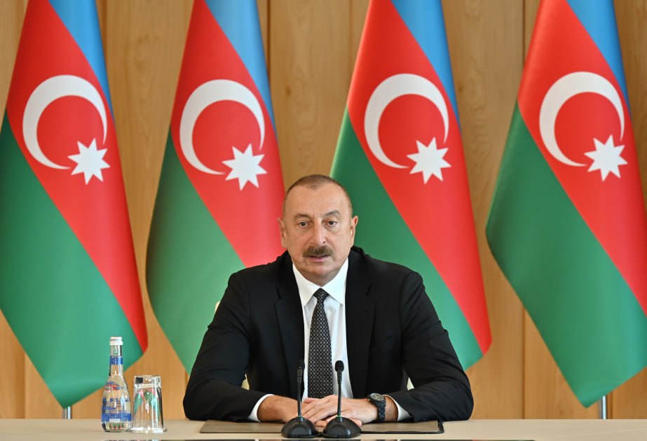 Prezident: "Dezinformasiyanın geniş yayılması ictimai etimada birbaşa təsir göstərir"