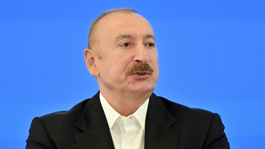 Dövlət başçısı: “Heydər Əliyevin yenidən hakimiyyətə qayıtması xalqın tələbi idi” Dövlət başçısı: “Heydər Əliyevin yenidən hakimiyyətə qayıtması xalqın tələbi idi”