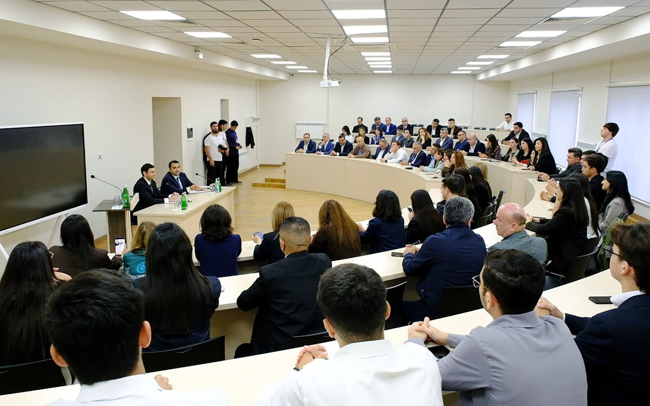 Qarabağ Universitetində tələbə və inflüenserlərlə görüş keçirildi - FOTO