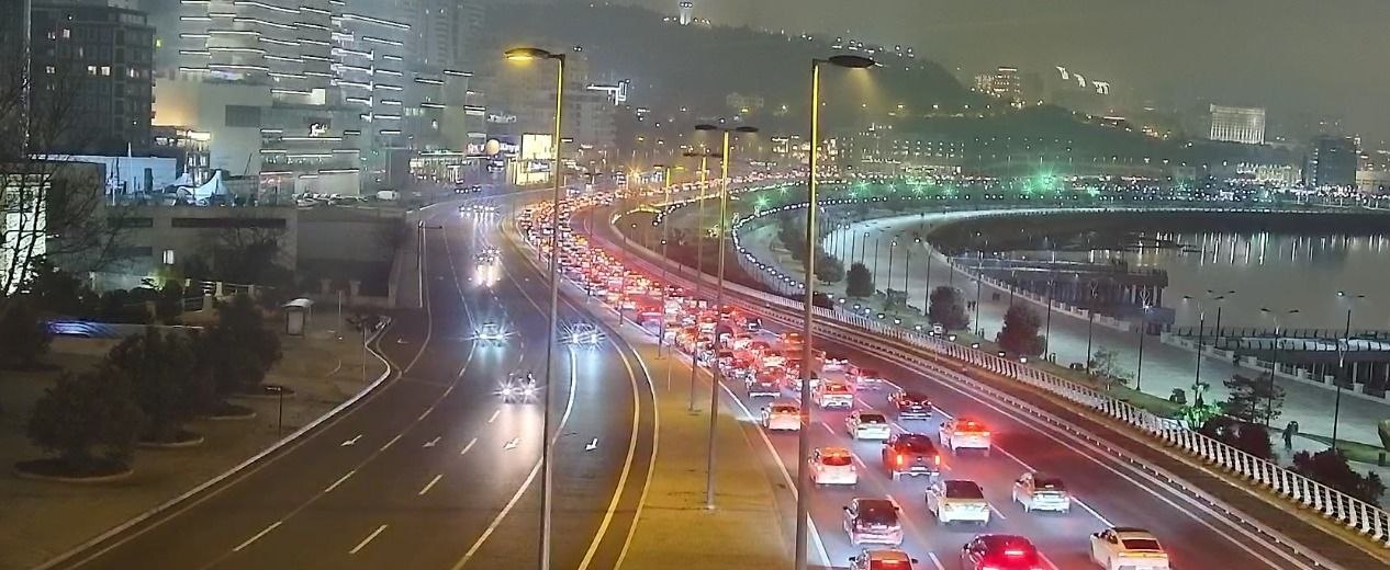 Bakıda bir neçə yolda sürət həddi ENDİRİLDİ Bakıda bir neçə yolda sürət həddi ENDİRİLDİ