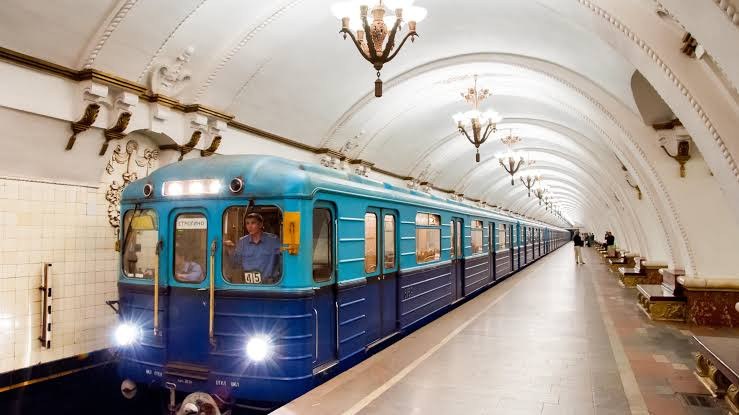 Metroda tüstülənmə: 250 nəfər təxliyə edildi