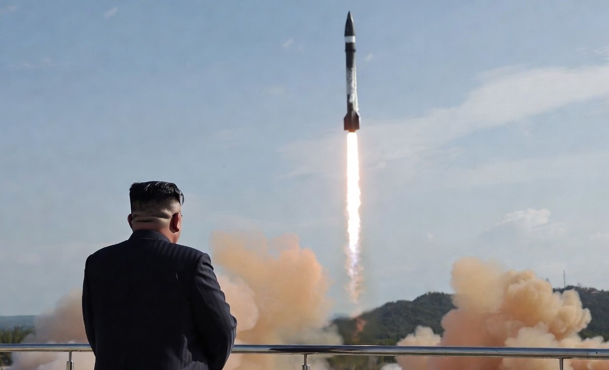 Şimali Koreyanın hipersəs raketi 1000 kilometr məsafədəki HƏDƏFİ VURDU