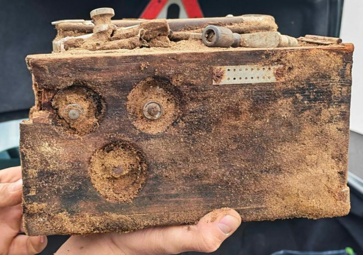 Meşədə 1939-cu ilə aid telefonlar tapıldı: 80 ildən çox torpaqda qalıblar - FOTO