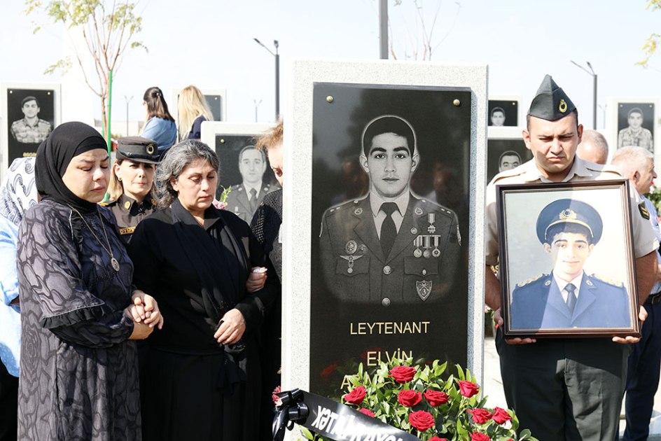 Şəhid leytenant Elvin Şükürlünün məzarı ziyarət edildi - FOTO/VİDEO