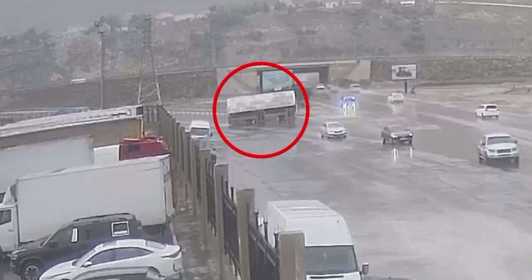 Bakıda marşrut avtobusu belə aşdı &ndash; ANBAAN VİDEO