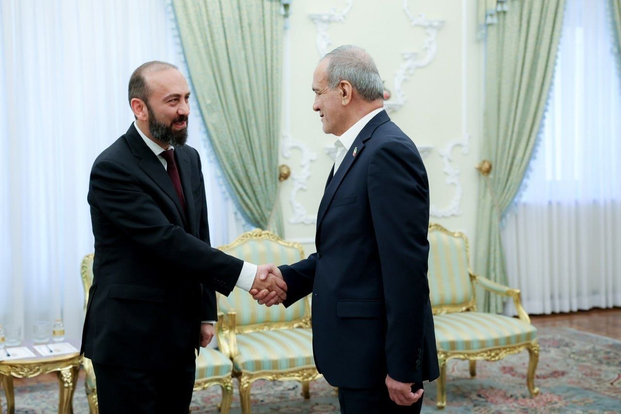 Pezeşkian Mirzoyanla TRIPP layihəsini müzakirə etdi