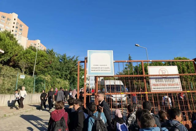 İstanbulda məktəbdə DƏHŞƏT: 3 şagird bıçaqlandı &ndash; FOTO-VİDEO