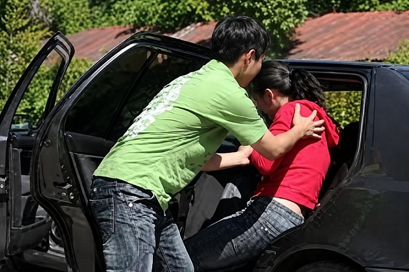 Sabirabadda 17 yaşlı oğlan 14 yaşlı qızı qaçırdı
