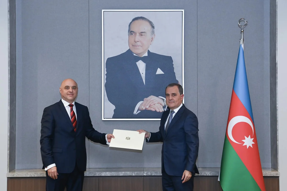 XİN başçısı Gürcüstanın yeni təyin olunmuş səfirini qəbul etdi - FOTO