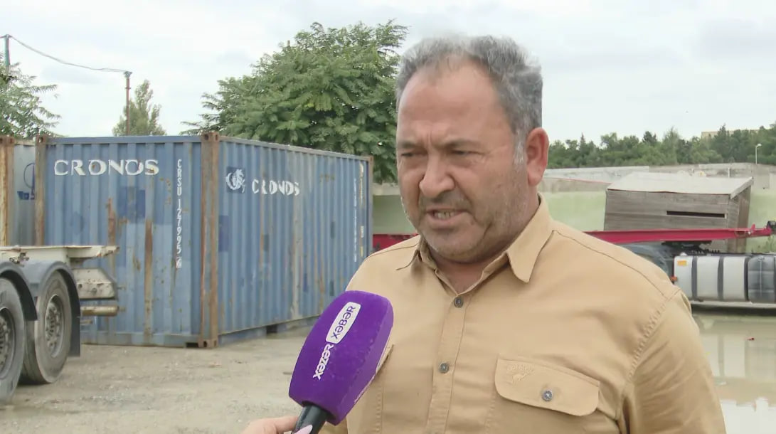Azərbaycana yük gətirən iranlı TIR sürücüləri geri qayıda bilmirlər - VİDEO Azərbaycana yük gətirən iranlı TIR sürücüləri geri qayıda bilmirlər - VİDEO