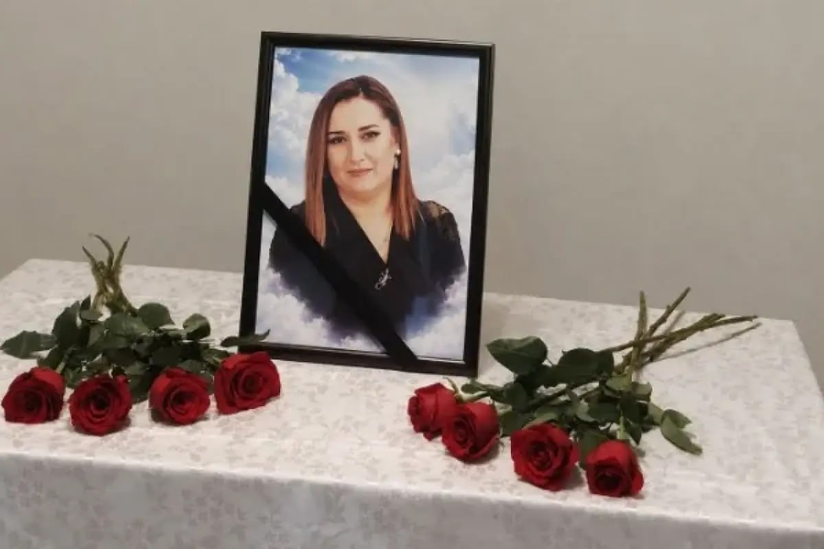 Dünyasını dəyişən direktoru son mənzilə alqışlarla yola saldılar &ndash; VİDEO
