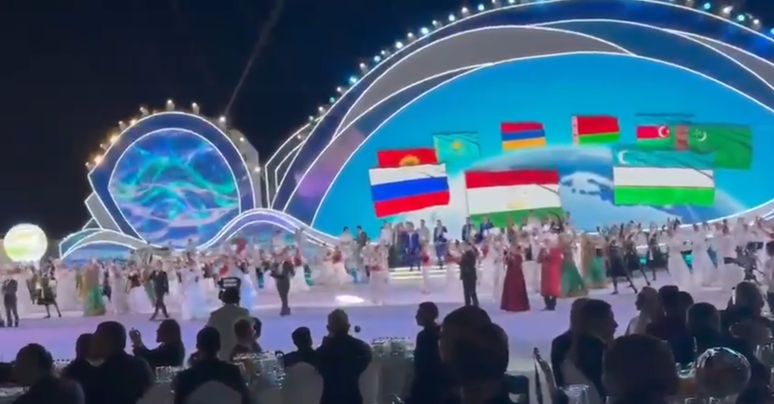Dövlət başçıları Türkmənistanda konsert proqramında - VİDEO