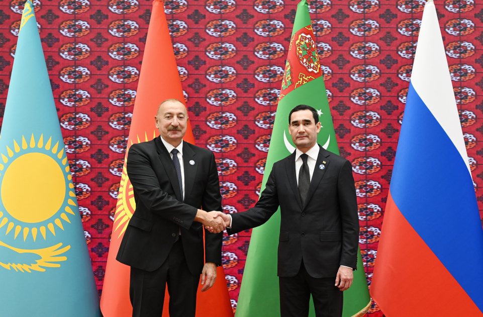 İlham Əliyev &ldquo;Avaza&rdquo; Kompleksində - FOTO