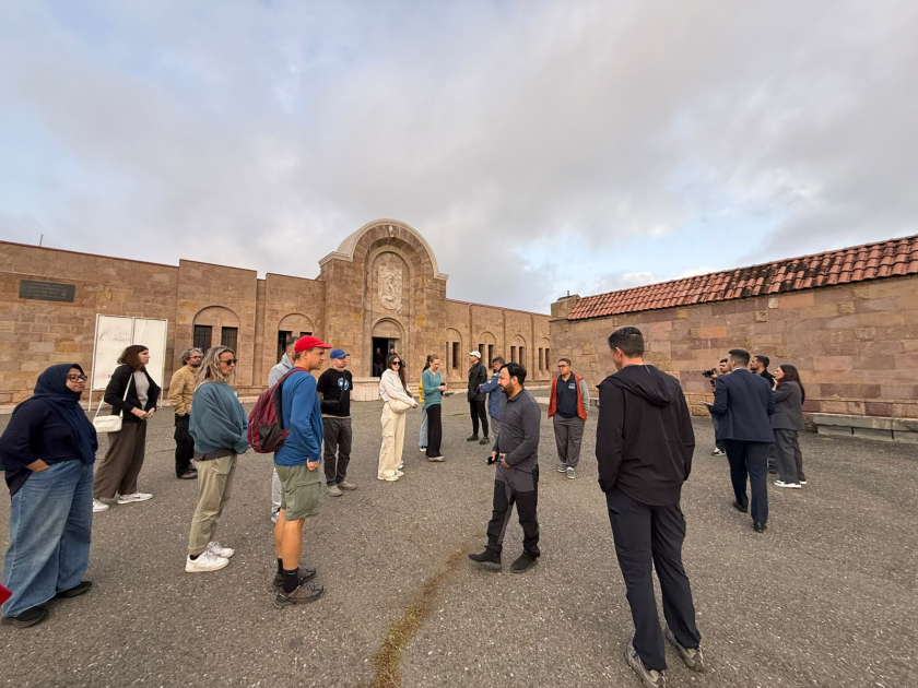 Dünya səyyahları Gəncəsər Monastır Kompleksini ziyarət ediblər &ndash; FOTO