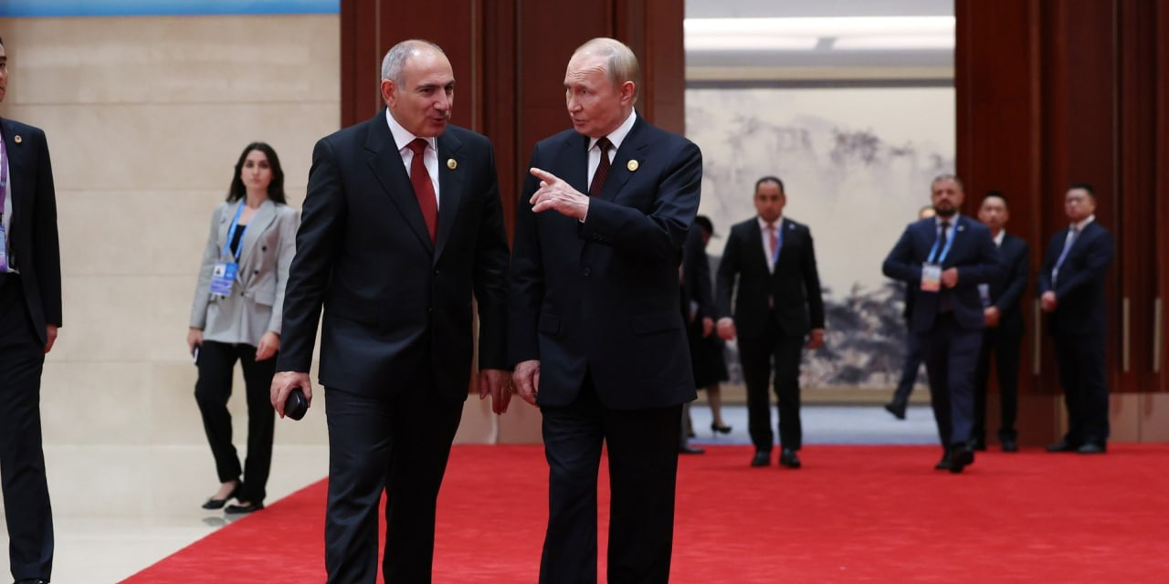 Ermənilər Putinlə Paşinyanın bu FOTOSUNU müzakirə edir