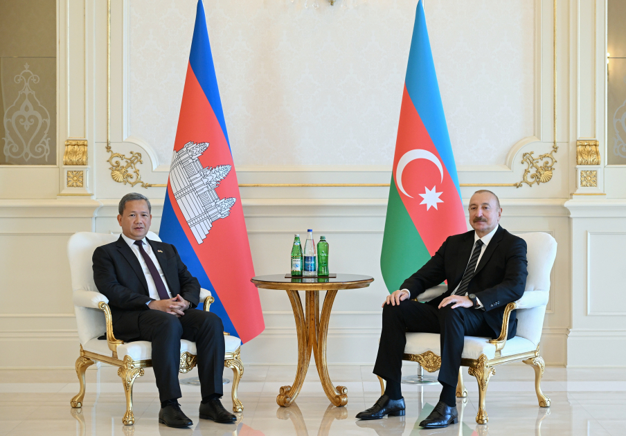 İlham Əliyev Kambocanın Baş naziri ilə məhdud tərkibdə görüşdü - FOTO İlham Əliyev Kambocanın Baş naziri ilə məhdud tərkibdə görüşdü - FOTO