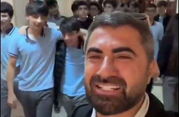 Əsl məktəb ab-havası belə olmalıdır – VİDEO Əsl məktəb ab-havası belə olmalıdır – VİDEO