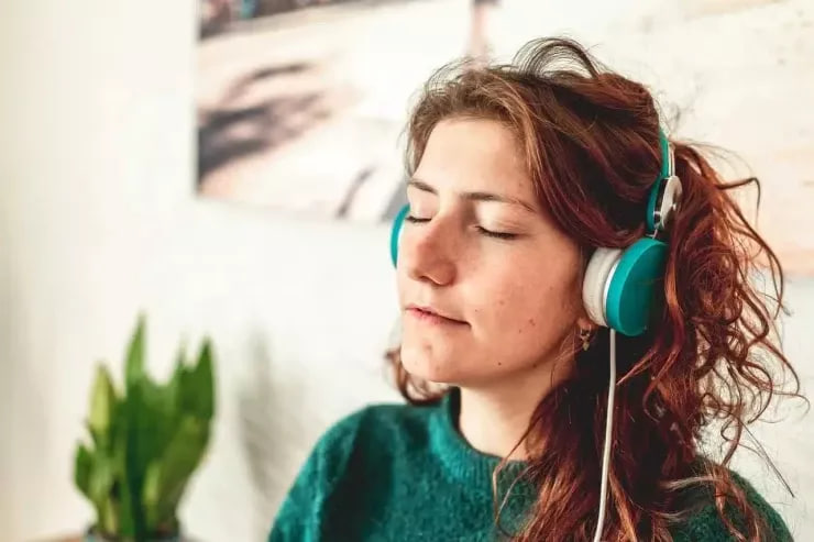 Yemək zamanı dinlədiyiniz musiqi qida seçiminizə təsir edə bilər