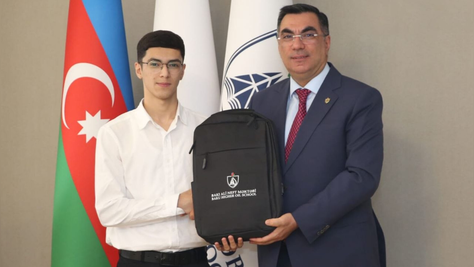 Prezident təqaüdünə layiq görülən gənclər arasında jurnalistin oğlu da var