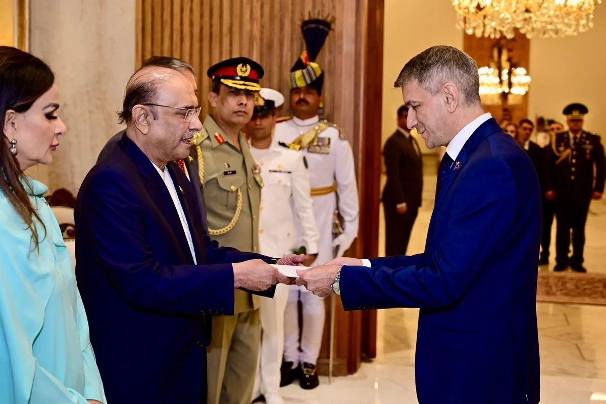 Azərbaycanın yeni səfiri etimadnaməsini Pakistan prezidentinə təqdim etdi - FOTO