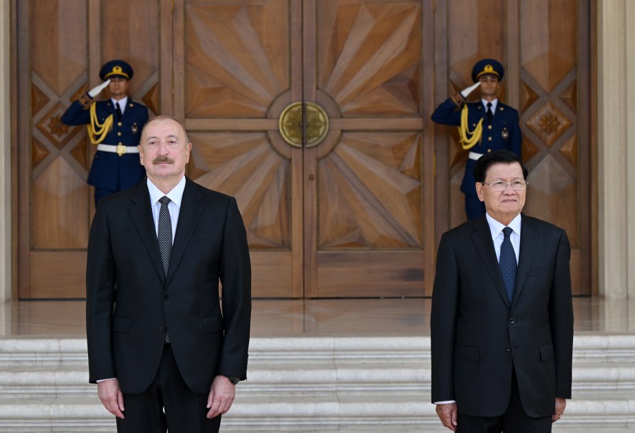 İlham Əliyev Laos Prezidentini qarşıladı &ndash; FOTO