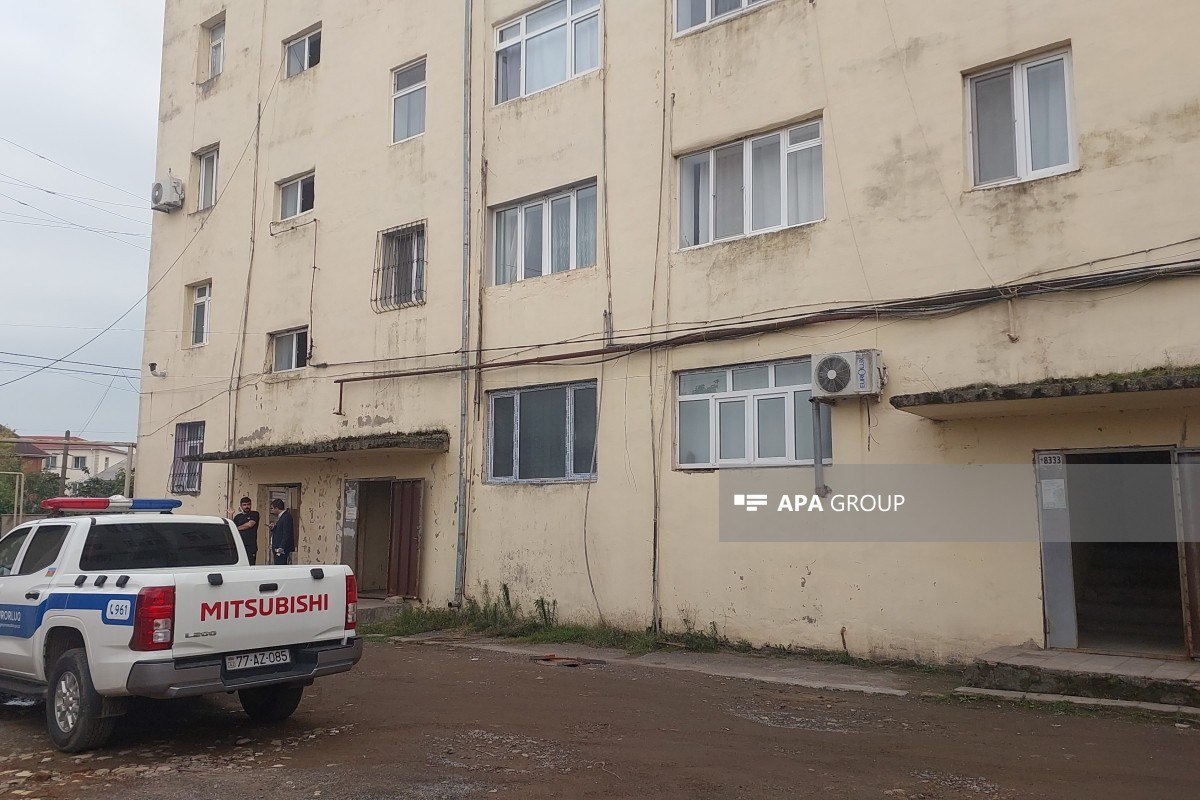 Lənkəranda kişi arvadını və 3 yaşlı oğlunu BIÇAQLADI - FOTO Lənkəranda kişi arvadını və 3 yaşlı oğlunu BIÇAQLADI - FOTO