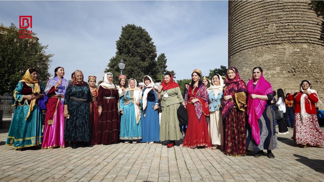 Bakının mərkəzində kəlağayı yürüşü keçirildi &ndash; FOTO